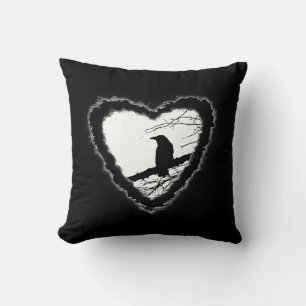 Coussin Raven Heart par Alexandra Cook