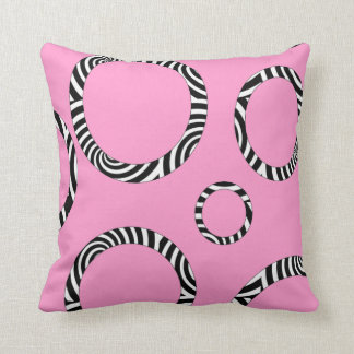 Coussin rayé rose, noir, blanc enorme de cercles