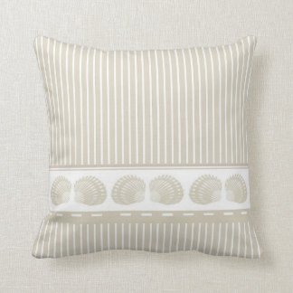 Coussin Rayures bronzages et blanches avec des coquillages