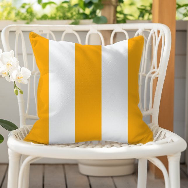Coussin Rayures verticales de cabane jaune safran et blanc (Créateur téléchargé)