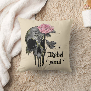 Coussin Rebel Soul - Crâne gothique avec Rose rose
