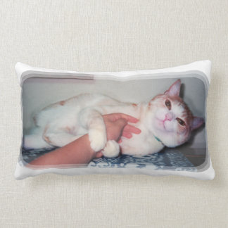 Coussin Rectangle 可愛い猫["You can hold me often" a cat 'kawaii']