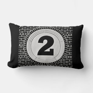 Coussin Rectangle 2 Deux trop ? en noir et blanc