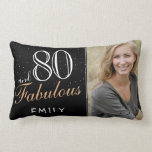 Coussin Rectangle 80 et fabuleux Elegant Black 80th Birthday Photo<br><div class="desc">80 et Fabulous Elegant Black 80th Birthday Photo Coussin. L'arrière - plan est noir. Personnalisez le panneau avec votre photo,  votre nom et faites votre propre cadeau de 80e anniversaire pour une femme.</div>