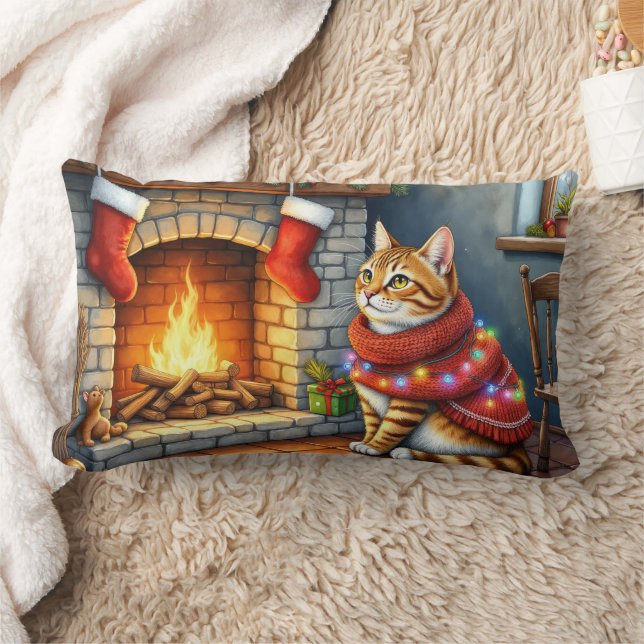 Coussin Rectangle Abyssinian Cat Sitting by Fireplace with Christmas (Couverture)
