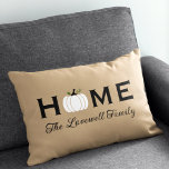 Coussin Rectangle Accueil Citrouille blanc Personnalisé Nom de famil<br><div class="desc">Bienvenue dans votre maison cet automne avec un invitant rectangle lombaire personnalisé jeter l'oreiller. La conception de typographie simple et élégante comprend le libellé "Home" avec un texte de script personnalisé élégant pour votre nom de famille et un accent citrouille de récolte blanche. Comprend un teint neutre, tan, noir, blanc...</div>