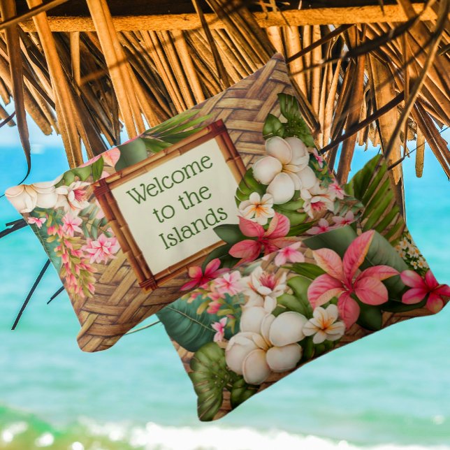 Coussin Rectangle Accueil Tropical Personnalisé aux Îles (You can customize this charming pillow with faux rattan background and exotic flowers and greenery )