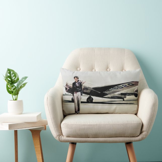 Coussin Rectangle Amelia Earhart et son Lockheed Electra Juillet 193 (Chaise)