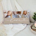 Coussin Rectangle Amour dans le coeur Script Beige Custom 3 Photo Co<br><div class="desc">Moderne et élégant design lombaire conçu sur mesure comprend un collage photo de trois (3) photos préférées avec un design simple et minimaliste de typographie blanche "Amour" qui comprend des détails florissants et cardiaques. Les tons gris-gris neutre beige et blanc peuvent être modifiés.</div>