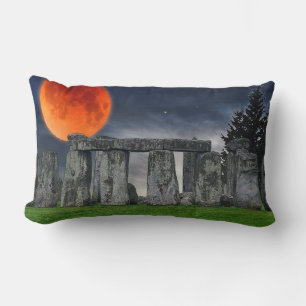 Coussin Rectangle Ancien Stonehenge et Pleine lune rouge mystique