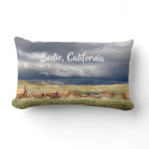 Aperçu orageux de ville fantôme de Bodie