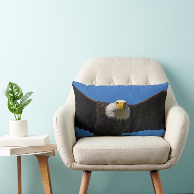 Coussin Rectangle Bald Eagle Flyby Up Close (Chaise)