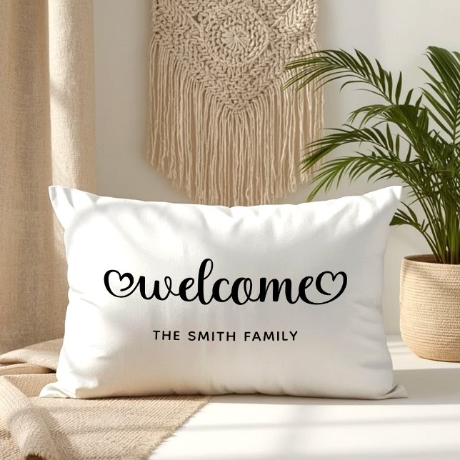 Coussin Rectangle Bienvenue en noir et blanc Cœurs mignons Script (Black and White Welcome Cute Hearts Script Lumbar Pillow)
