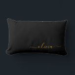 Coussin Rectangle Black Gold Girl Script Monogramme Nom Moderne<br><div class="desc">Monogramme or et noir Ajoutez votre propre nom Lumbar Coussin. Cela rend le cadeau parfait pour 16 ans,  mariage,  douche nuptiale,  anniversaire,  baby shower ou bachelorette pour quelqu'un qui aime le luxe glam et les styles chic.</div>