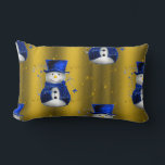 Coussin Rectangle Blue Snowman sur Gold Christmas<br><div class="desc">Un motif de Noël mignon et coloré avec des bonhomme de neige vêtus d'un chapeau et de gilets en velours bleu,  sur un arrière - plan doré festif aux étoiles dorées pour ajouter une touche chic et fantaisiste à vos décorations de maison de Noël cette année.</div>