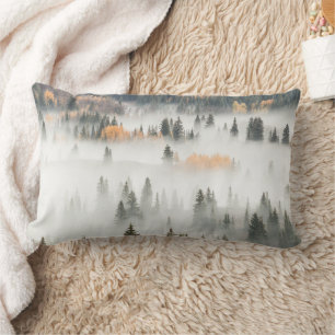 Coussin Rectangle Brouillard à l'aube sur une forêt de montagne