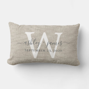 Coussin Rectangle Cadeau de mariage en lin beige avec monogramme bla