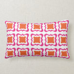 Coussin Rectangle Carré moderne Répéter Motif Hot rose Orange Blanc<br><div class="desc">Un design fabuleux donc sur tendance avec un motif carré répétitif dans de belles nuances fraîches de turquoise rose chaud,  orange et blanc,  un accessoire de maison moderne qui sera très belle dans n'importe quelle chambre.</div>