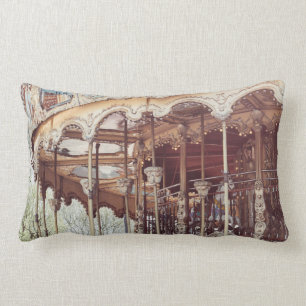 Coussin Rectangle Carrousel rose à Paris, France, Trocadero