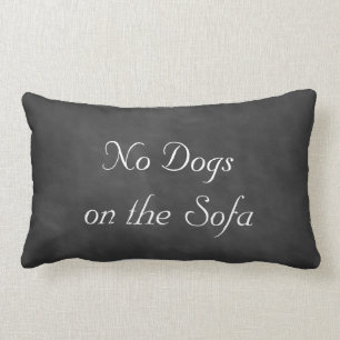 Coussin Rectangle Chalkboard No Dogs sur le canapé