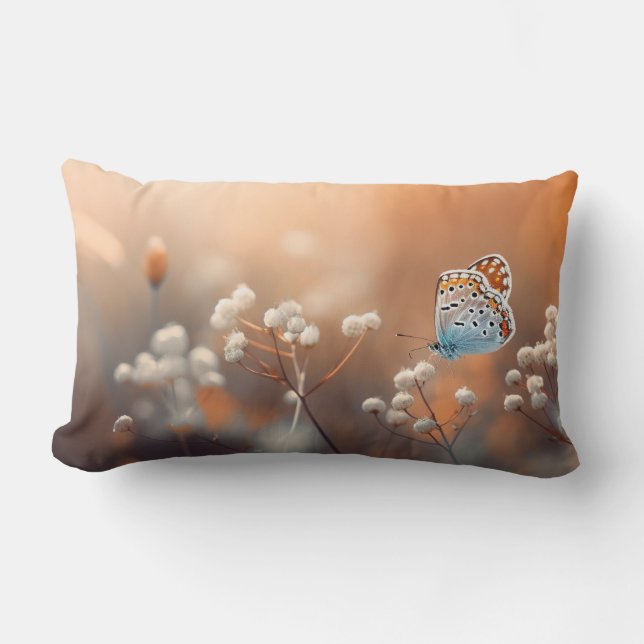 Coussin Rectangle Champ de marguerites avec un papillon orange (Recto)