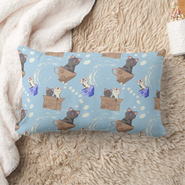Coussin Rectangle Chats en boîte et gouttes de lait sur bleu (Couverture)