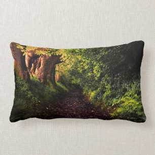 Coussin Rectangle Chemin forestier par Alexandra Cook
