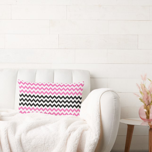 Coussin Rectangle Chevron rose et noir par Shirley Taylor (Canapé)