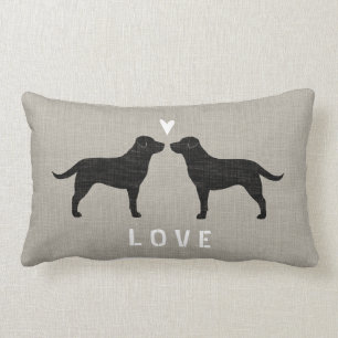 Coussin Rectangle Chiens d'arrêt de Labrador noirs avec le coeur