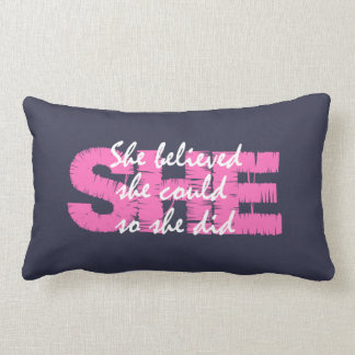 Coussin Rectangle Citation De Fille Inspirante ; Elle Croyait Qu'Ell