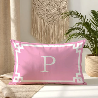 Coussin Rectangle Clé grecque monogramme rose clair et blanc