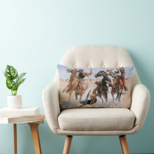 Coussin Rectangle Cow-boys d'antan, aidant un camarade Remington