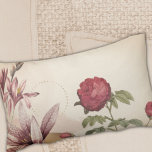 Coussin Rectangle Crème et Bourgogne minimaliste design floral<br><div class="desc">Le coussin élégant à accent présente un design floral minimaliste simple avec une coupe violet vintage encadrée par des amaryllis élégants aux éléments de conception or faible; la composition stratifiée donne profondeur et perspective au design général. Une conception d'une collection correspondante. Un élégant coussin de décoration pour votre chambre ou...</div>