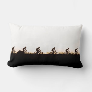 Coussin Rectangle Des cyclistes sur VTT franchissent le barrage