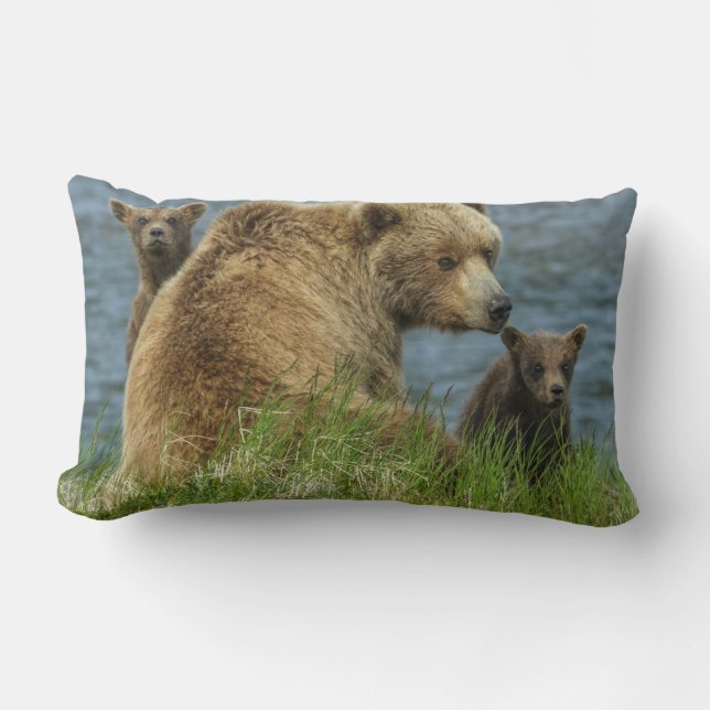 Coussin Rectangle Deux oursons bruns avec leur mère près de l'eau (Recto)