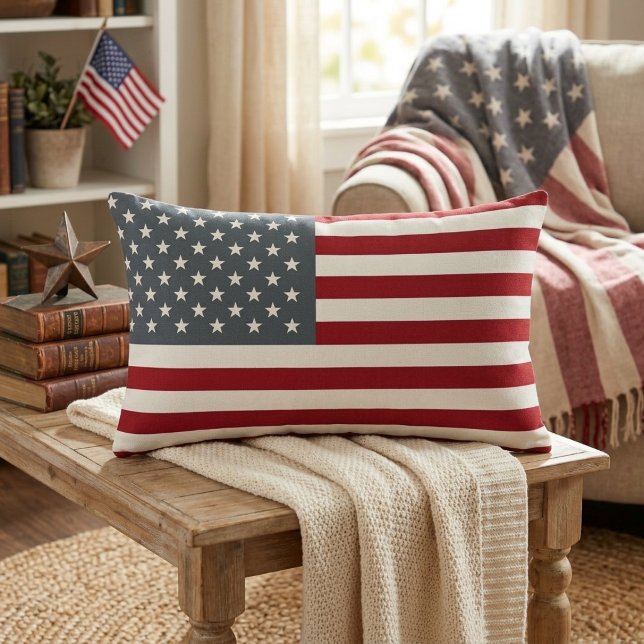 Coussin Rectangle Drapeau américain patriotique en rouge, blanc et b (Patriotic American Flag in Red White and Blue Lumbar Pillow)