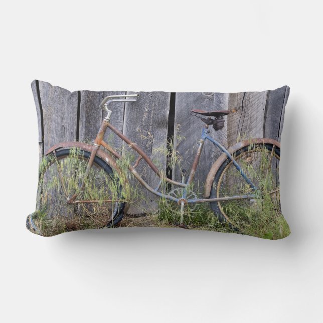 Coussin Rectangle États-Unis, Oregon, Bend. Un vieux vélo délabré (Recto)