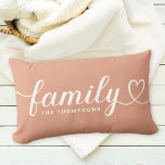Coussin Rectangle Family Love Script Clay Orange Custom Monogramme<br><div class="desc">Moderne et élégant design lombaire sur mesure avec oreiller design caractéristiques de typographie simple et minimaliste "Famille" qui inclut des détails florissants et de coeur. Personnalisez le texte majuscule ci-dessous avec un monogramme ou une année établie. On peut modifier les couleurs orange d'argile blanche et muette.</div>