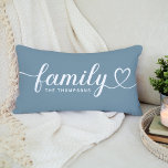 Coussin Rectangle Family Love Script Dusty Blue Custom Monogramme<br><div class="desc">Moderne et élégant design lombaire sur mesure avec oreiller design caractéristiques de typographie simple et minimaliste "Famille" qui inclut des détails florissants et de coeur. Personnalisez le texte majuscule ci-dessous avec un monogramme ou une année établie. Les couleurs blanc et bleu ardoise poussiéreux peuvent être modifiées.</div>