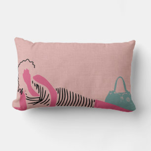 Coussin Rectangle Femme courbée cheveux et robe rayée noire