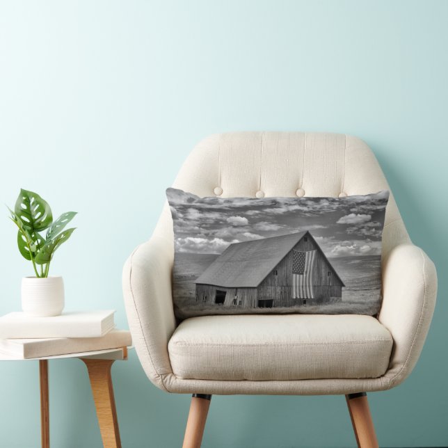 Coussin Rectangle Fermes | BW American Flag Barn Scene (Chaise)