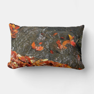 Coussin Rectangle Feuilles d'automne dans la cascade I Photographie 