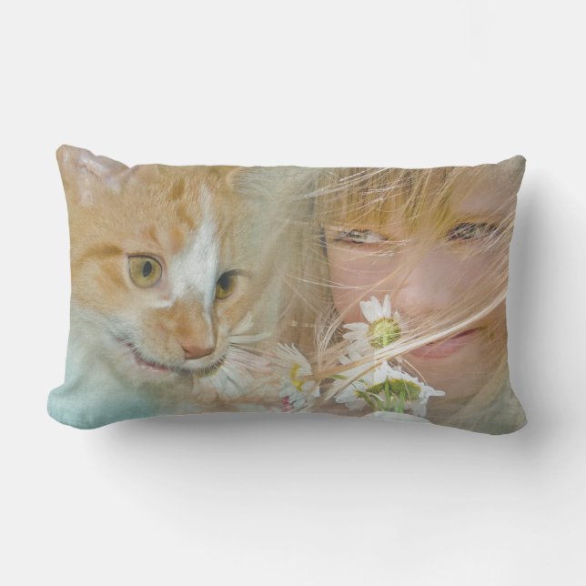 Coussin Rectangle fille et chat avec des pâquerettes (Recto)