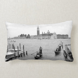 Coussin Rectangle Gondole noire et blanche dans la ville de Venise