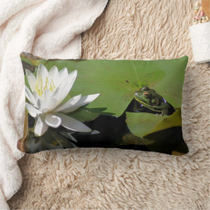 Coussin Rectangle Grenouille admirant la fleur de lotus nénuphar