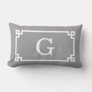 Coussin Rectangle Gris foncé blanc cadre clé grecque #2 Monogramme i