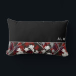 Coussin Rectangle Gris noir blanc et Flore rouge | Monogramme<br><div class="desc">Le coussin est décoré dans un style floral bio et élégant, dans une palette de couleurs noir, blanc, gris et rouge. Le dessus est composé d'un simple arrière - plan noir simple avec des initiales monographiques présentées dans une typographie moderne. Le fond est orné d'un design floral bio et élégant...</div>