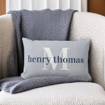 Coussin Rectangle Gris & Nuit | Prénom et Monogramme pour la Nurseri<br><div class="desc">Personnalisez cet oreiller bleu-gris et nuit avec le prénom de bébé et monogramme pour une parfaite addition à sa nurserie. L'oreiller gris-bleu clair présente le prénom de bébé en riche bleu nuit, superposé sur un monogramme initial unique en blanc. Ajoutez sa date de naissance ou un message personnalisé au dos....</div>