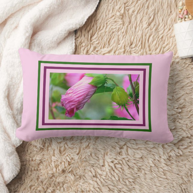 COUSSIN RECTANGLE HIBISCUS ROSE, MEUBLÉ/ROSE, VERT, COULEURS PLUM (Couverture)