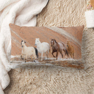 Coussin Rectangle Hideout Ranch avec petit troupeau de chevaux en ne